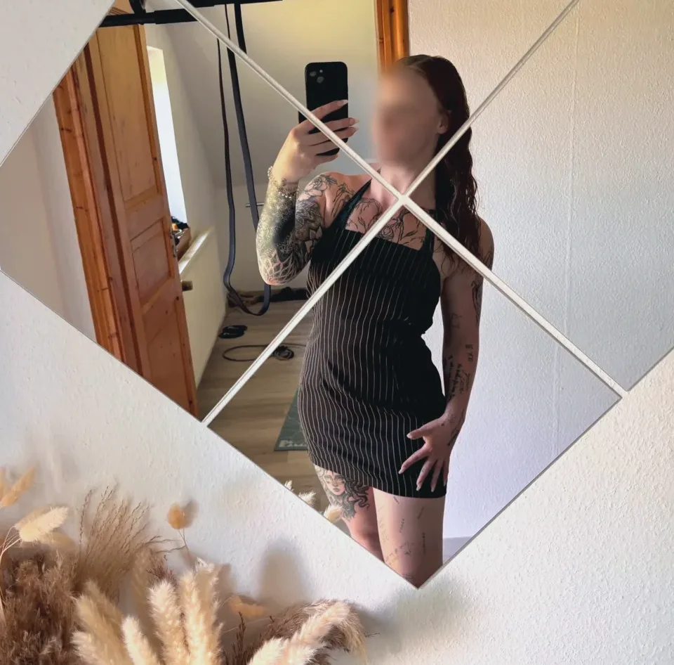 Sabrina, 28